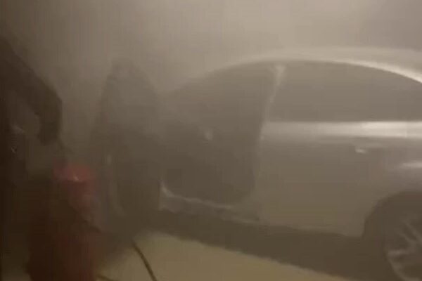 Vadi İstanbul AVM’nin otoparkında araç yangını