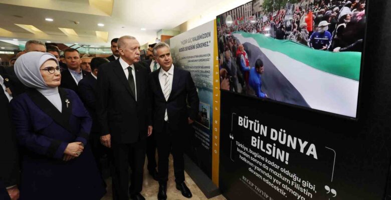Cumhurbaşkanı Erdoğan, Filistin sergisini gezdi