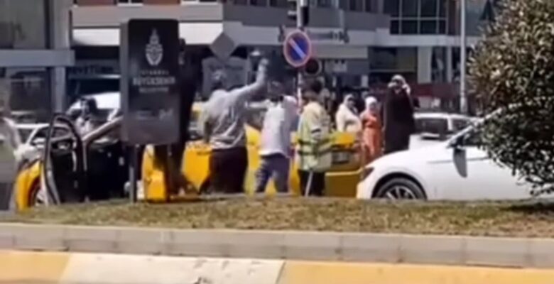 Sultanbeyli’de kaza sonrası sürücüler arasındaki tartışma kameraya yansıdı